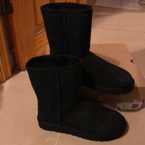 UGG Black Classic Short II